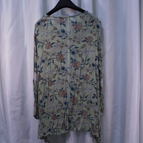 Elegant Floral Lace-Trim Blouse - Picture 10 of 11